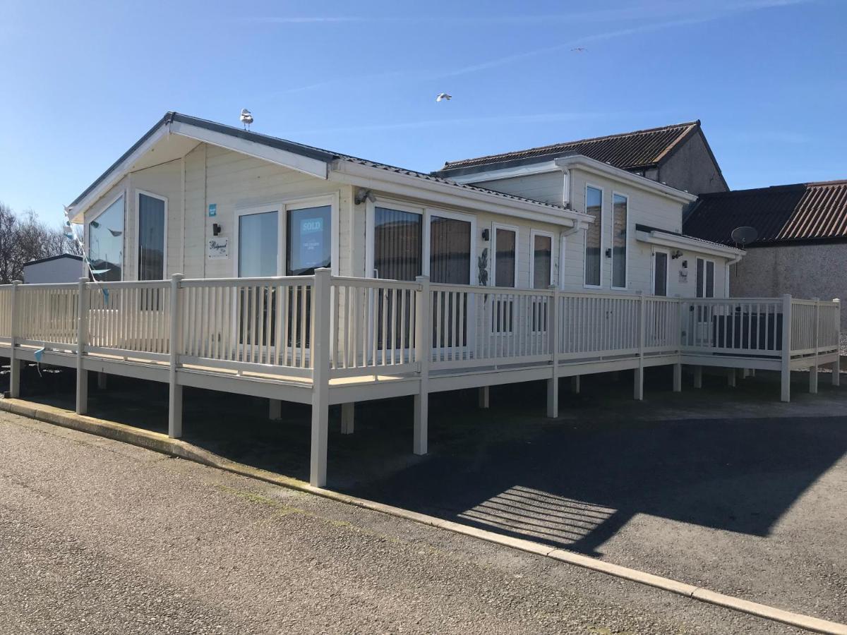 Hot Tub Accommodation North Wales Lodge Rhyl Exterior photo