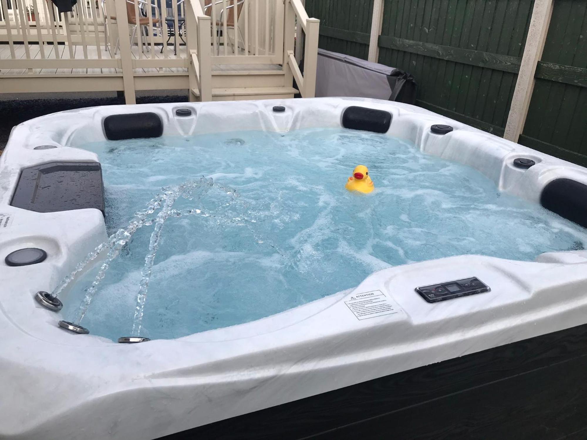 Hot Tub Accommodation North Wales Lodge Rhyl Exterior photo